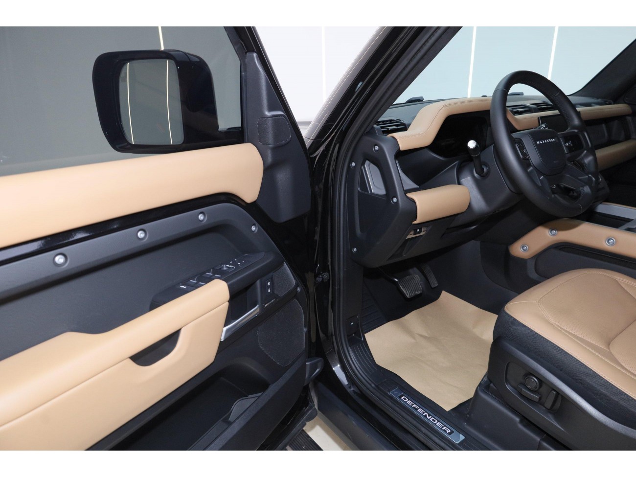 Land Rover Defender 2024