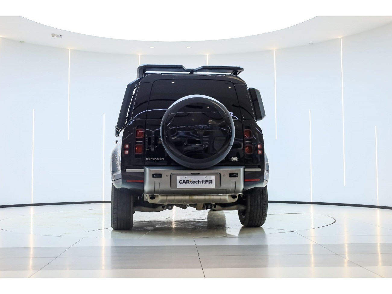 Land Rover Defender 2024