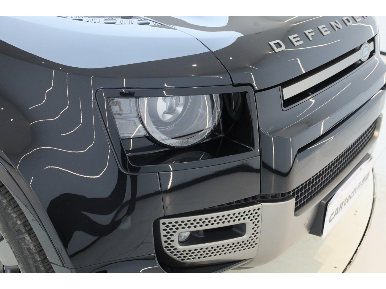 Land Rover Defender 2024