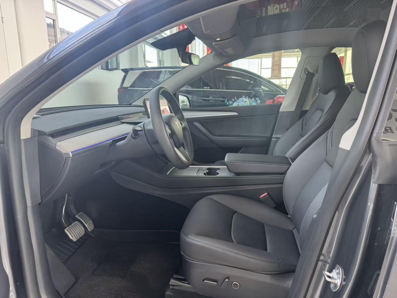 Tesla Model Y 2024