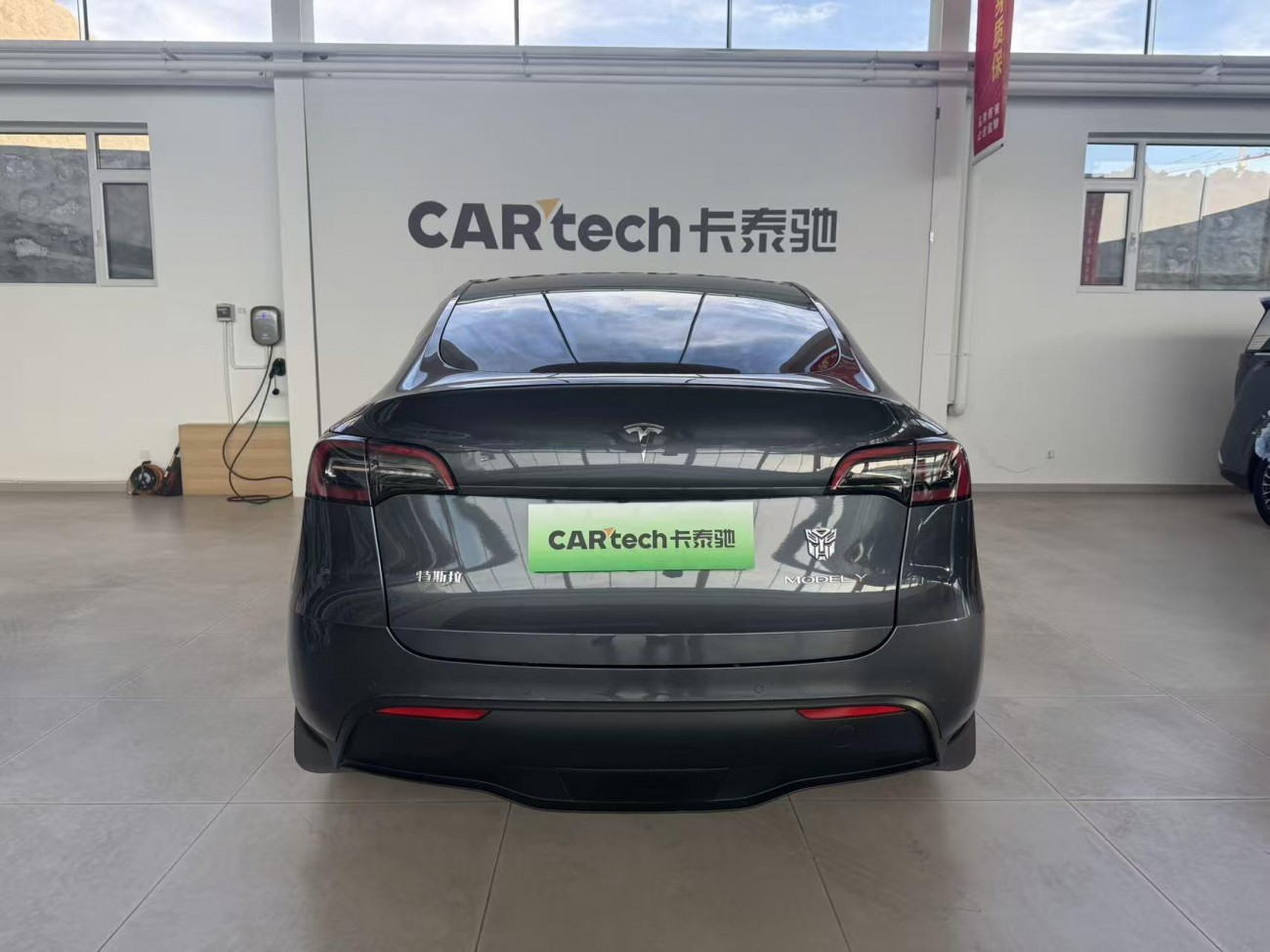 Tesla Model Y 2024