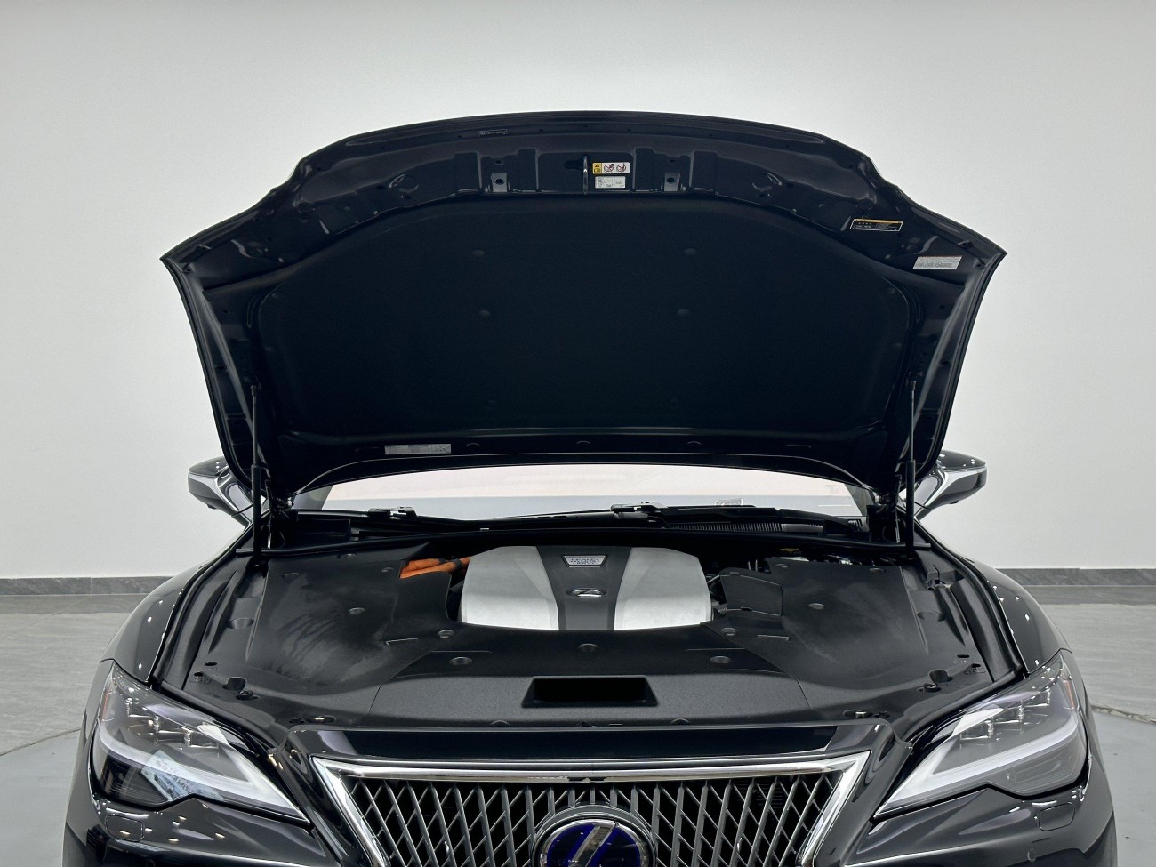 Lexus LS 500h 2022