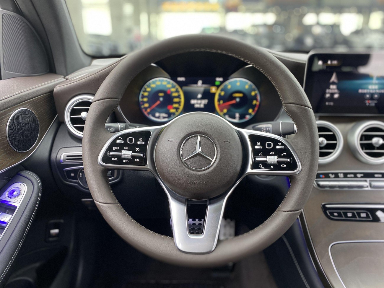 Mercedes-Benz GLC 260 L 2020
