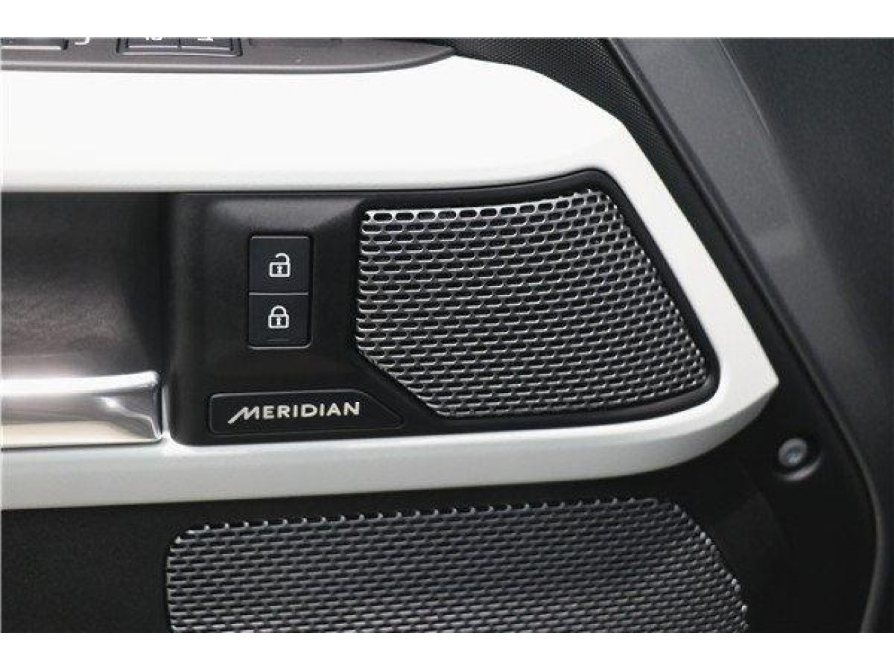 Land Rover Defender 2023