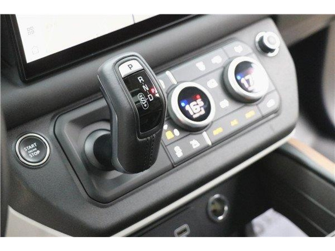 Land Rover Defender 2023