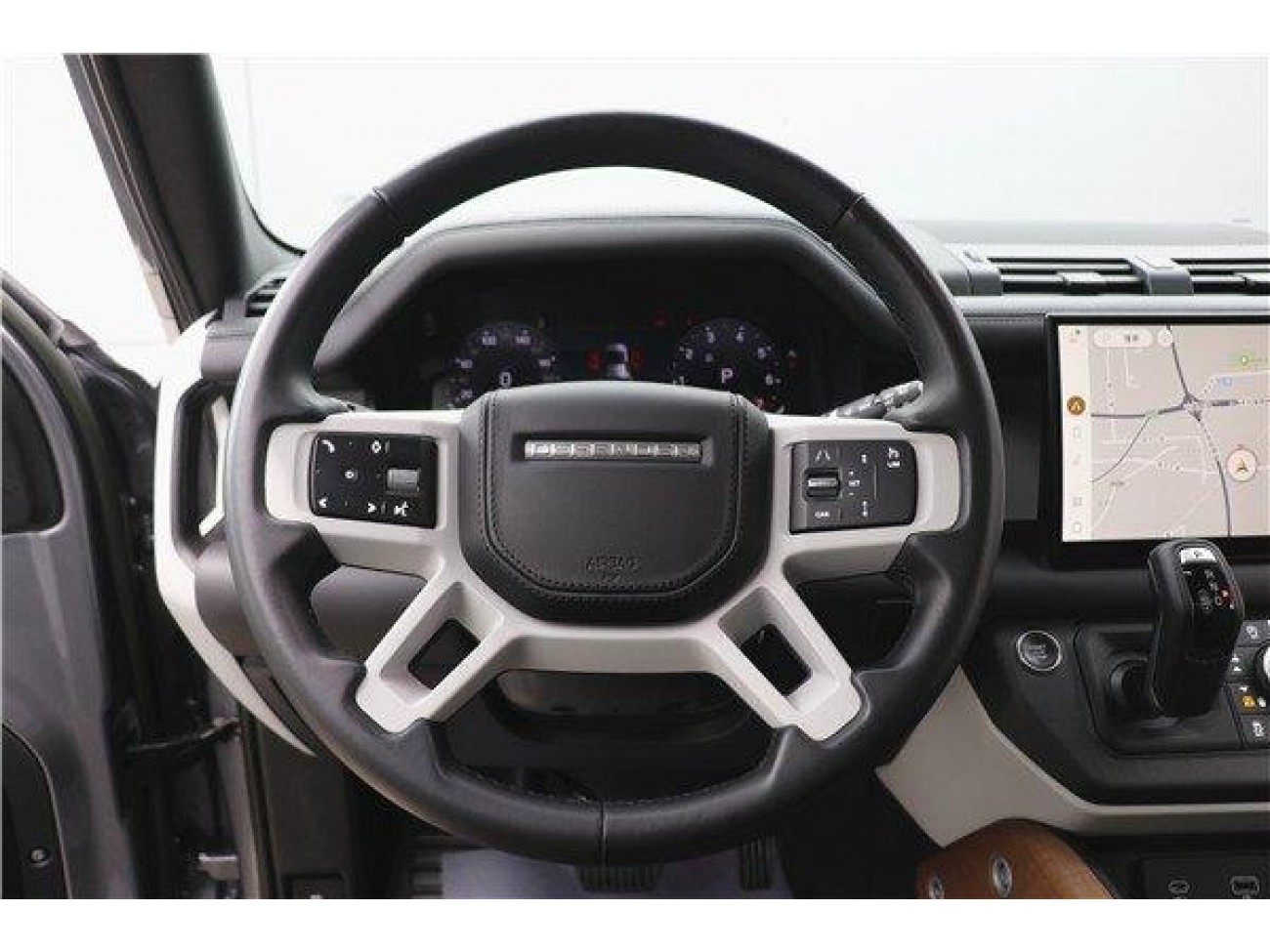 Land Rover Defender 2023