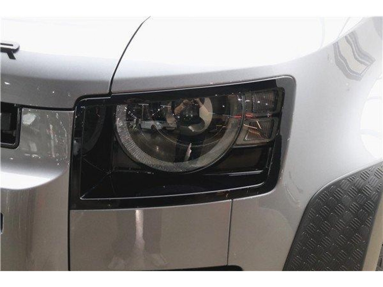 Land Rover Defender 2023