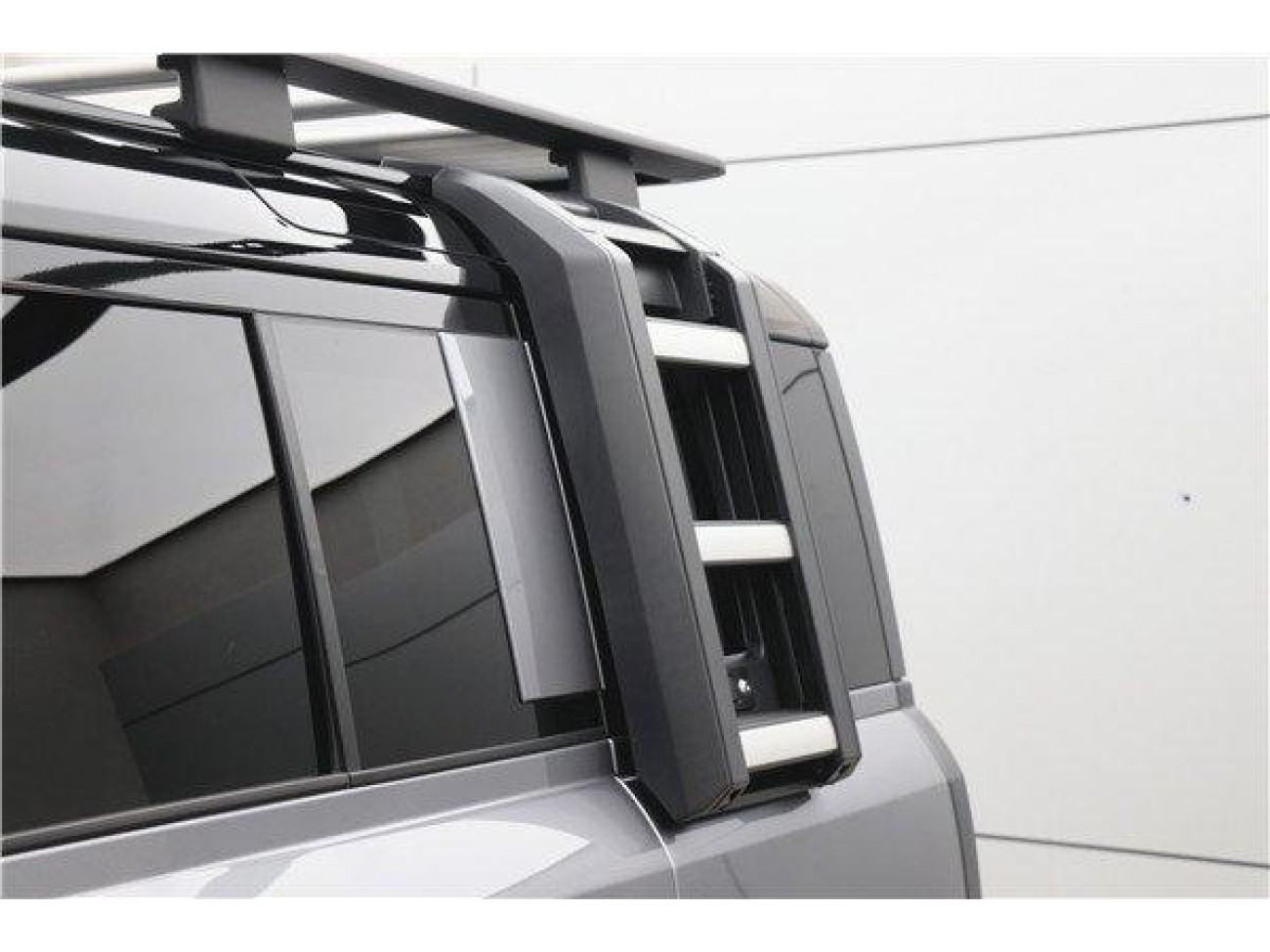 Land Rover Defender 2023