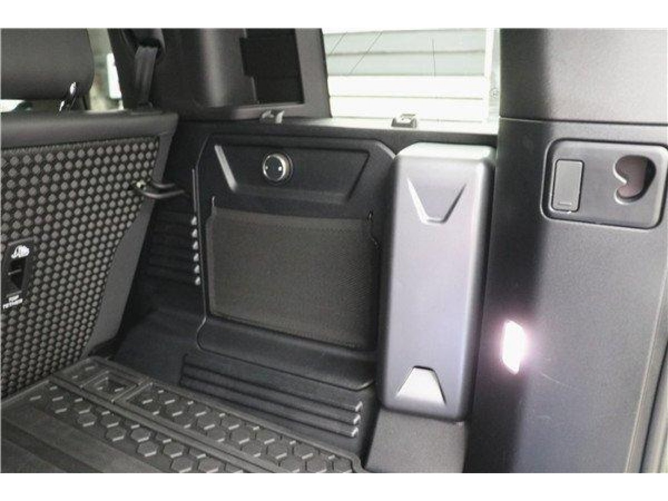 Land Rover Defender 2023