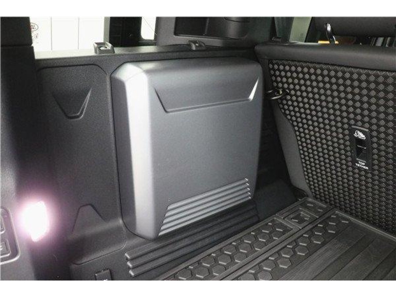 Land Rover Defender 2023