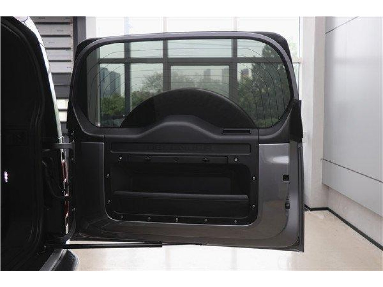 Land Rover Defender 2023