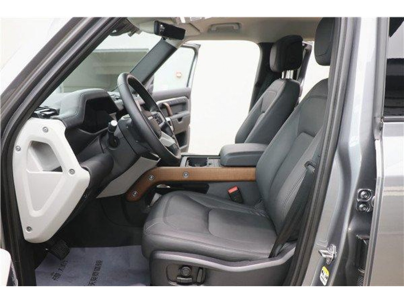 Land Rover Defender 2023