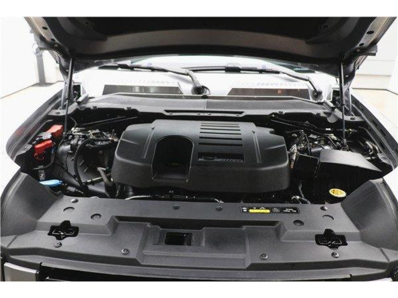 Land Rover Defender 2023