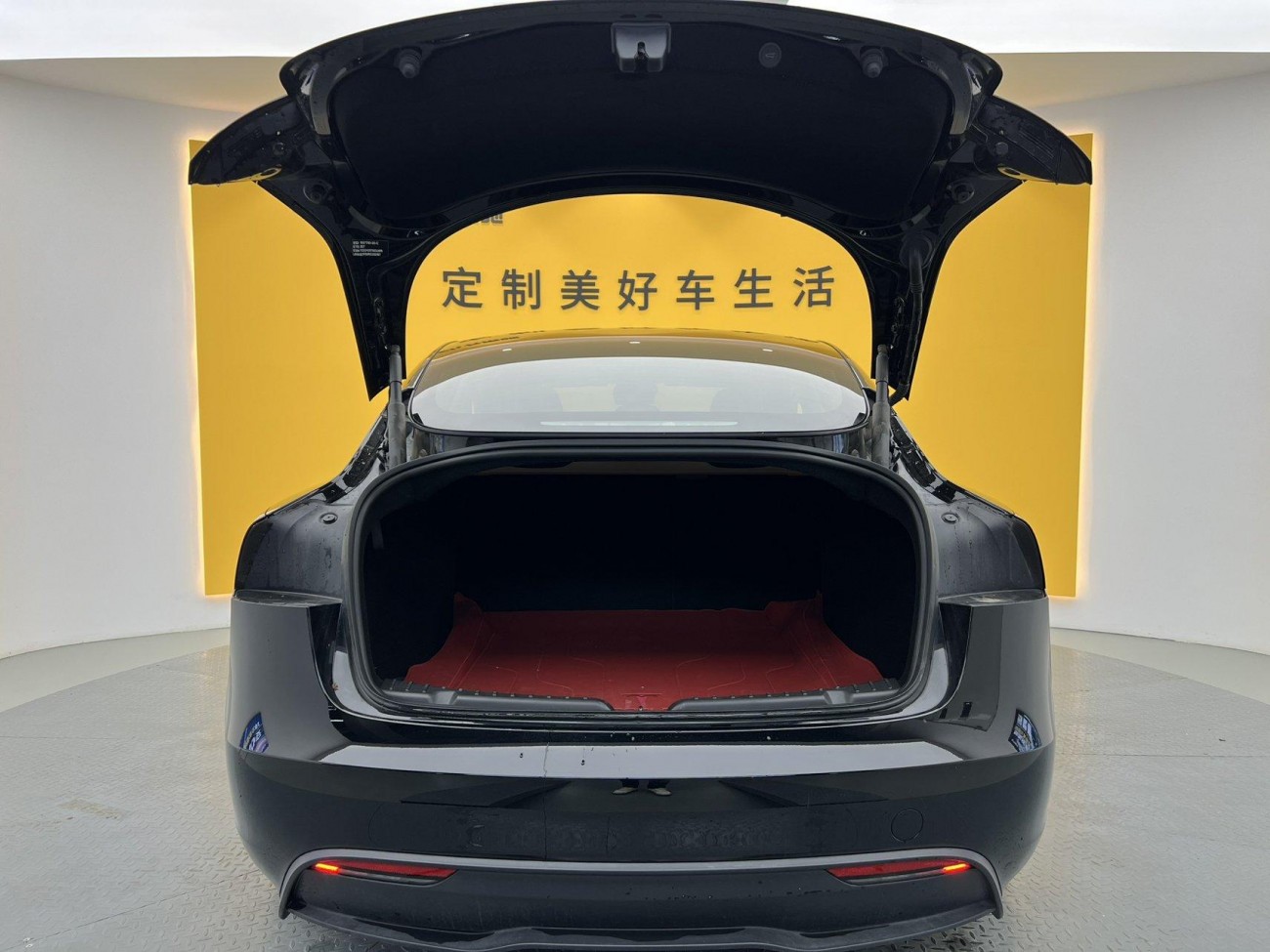 Tesla Model 3 2024