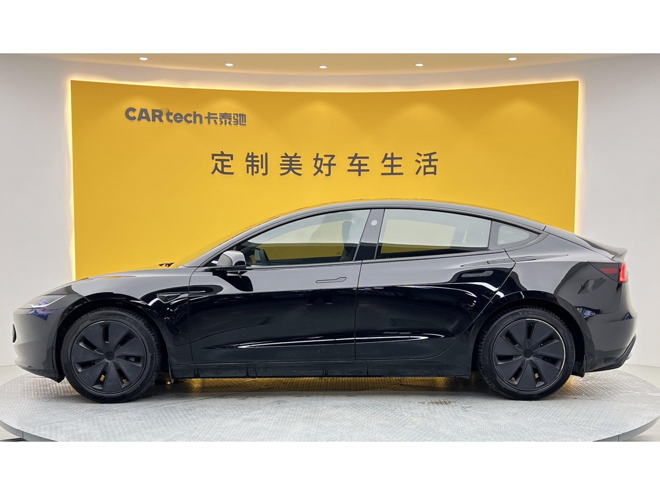 Tesla Model 3 2024