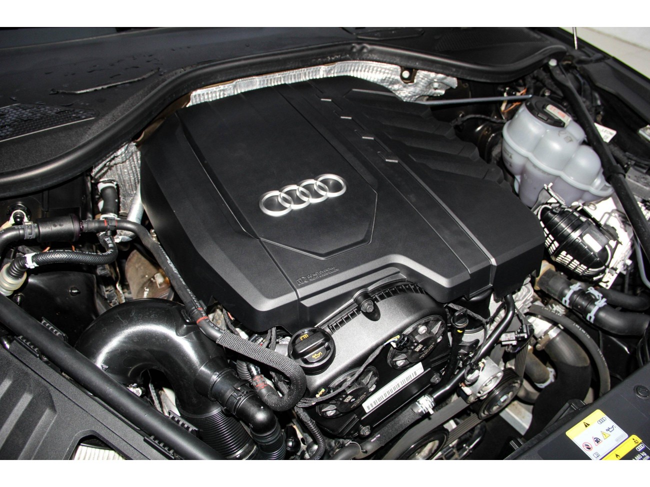 Audi A8L 45 TFSI 2024