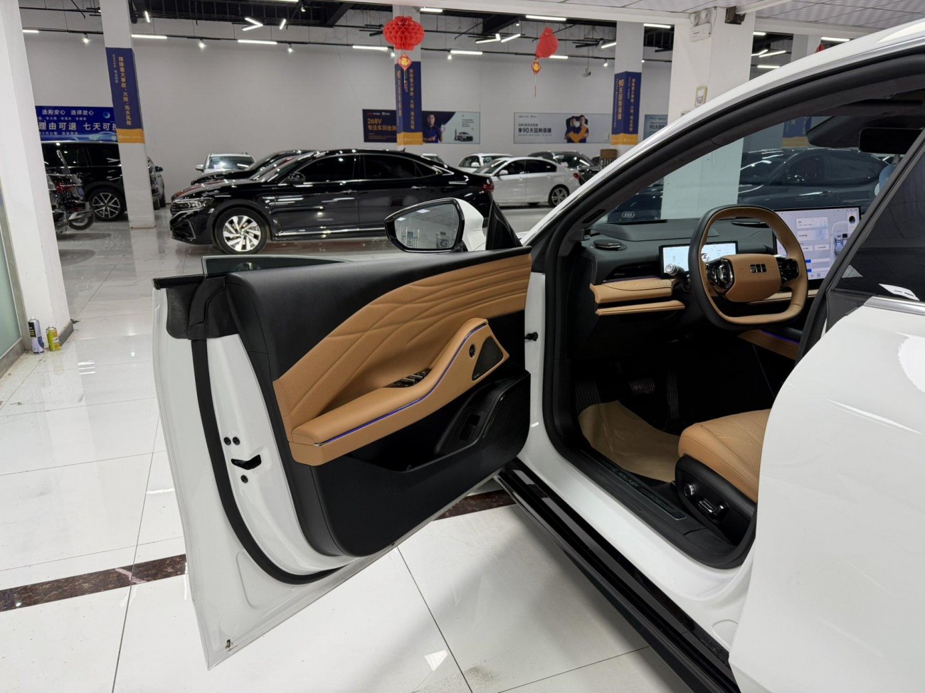 Geely Galaxy 8 2025