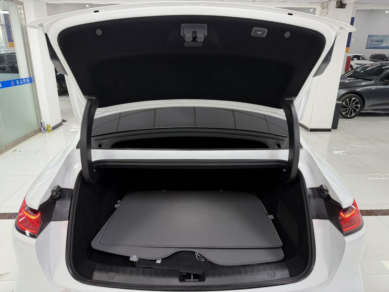 Geely Galaxy 8 2025