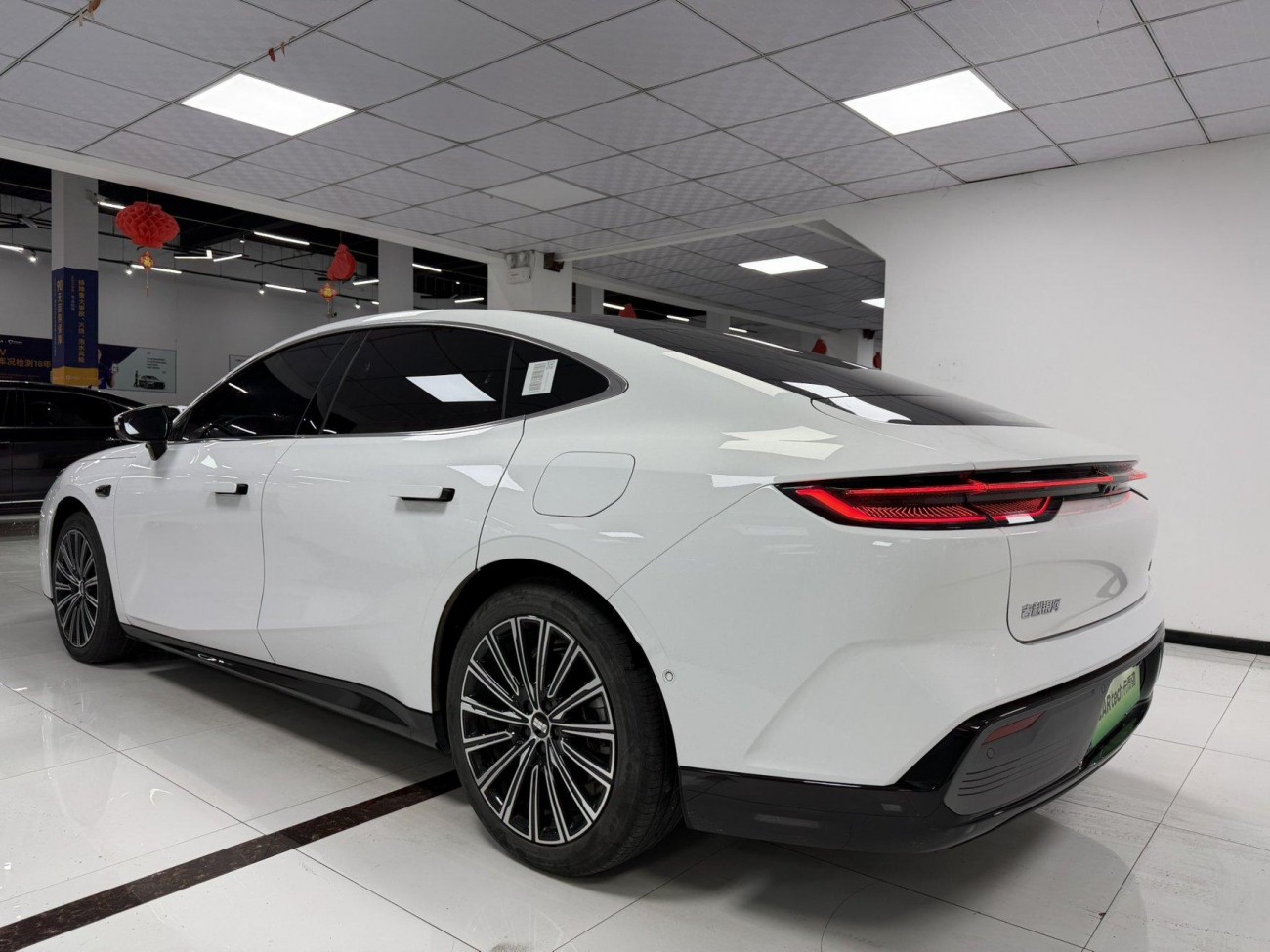 Geely Galaxy 8 2025