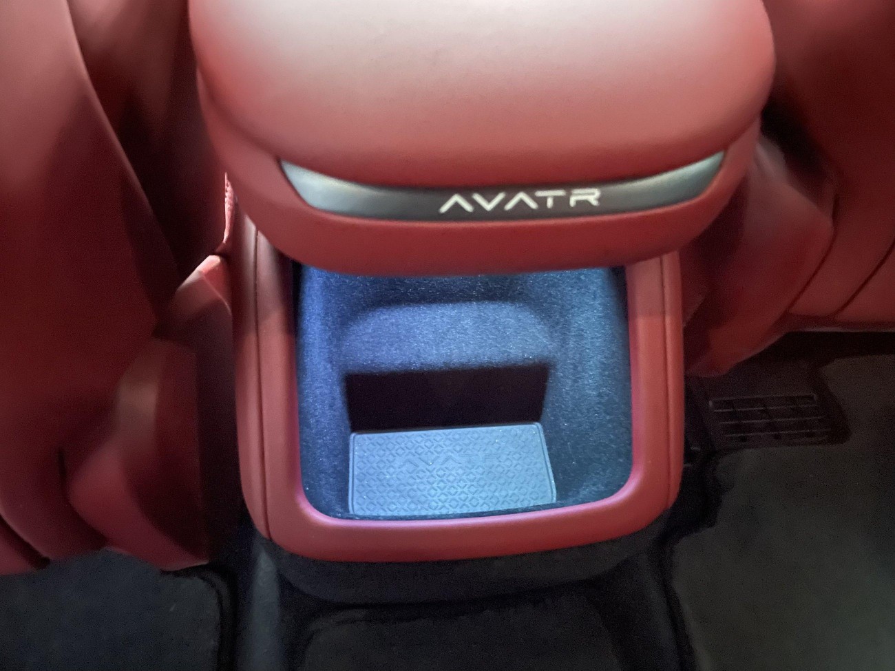 Avatr 12 2025