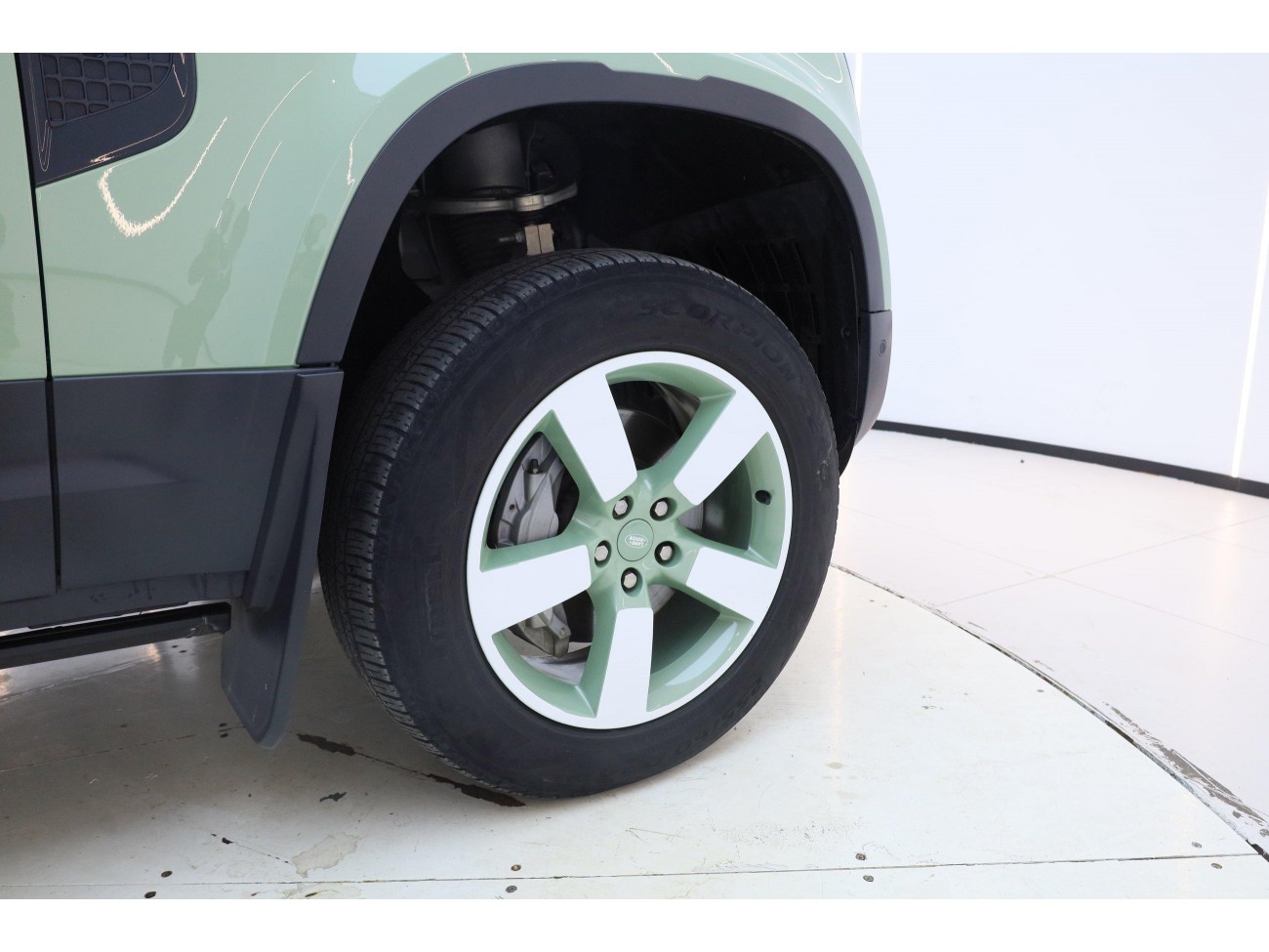 Land Rover Defender 2023