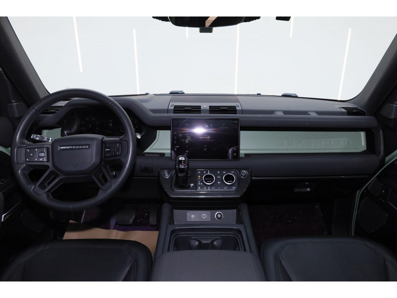 Land Rover Defender 2023