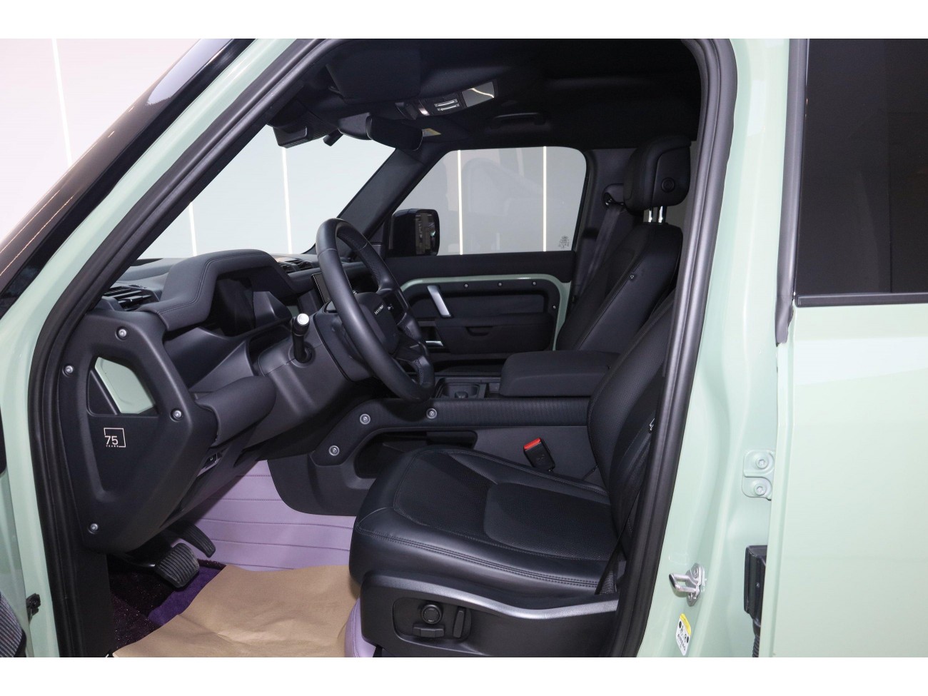 Land Rover Defender 2023