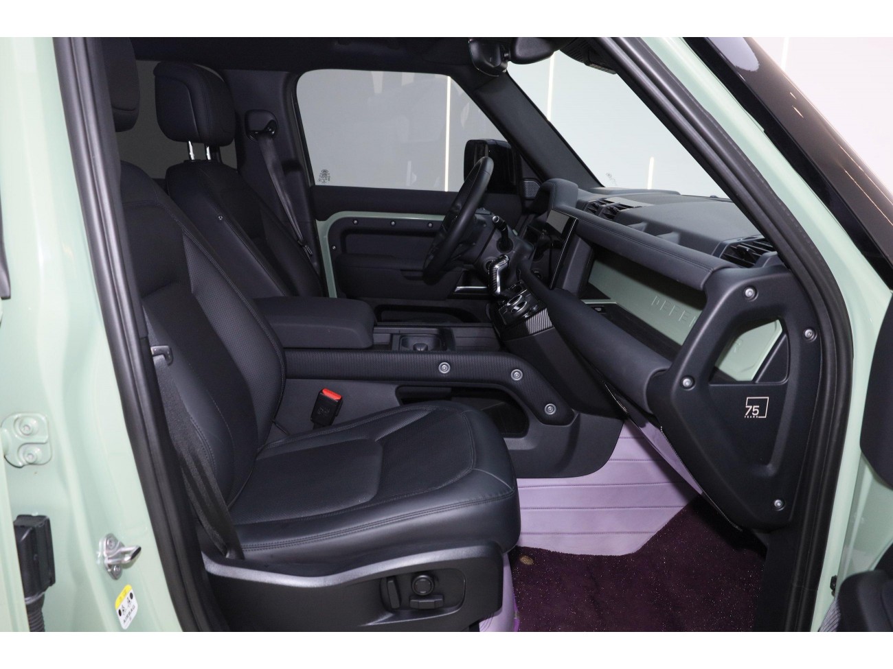 Land Rover Defender 2023