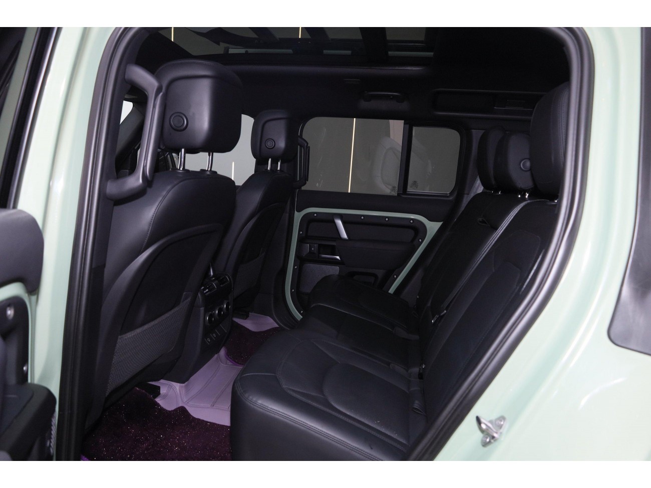 Land Rover Defender 2023