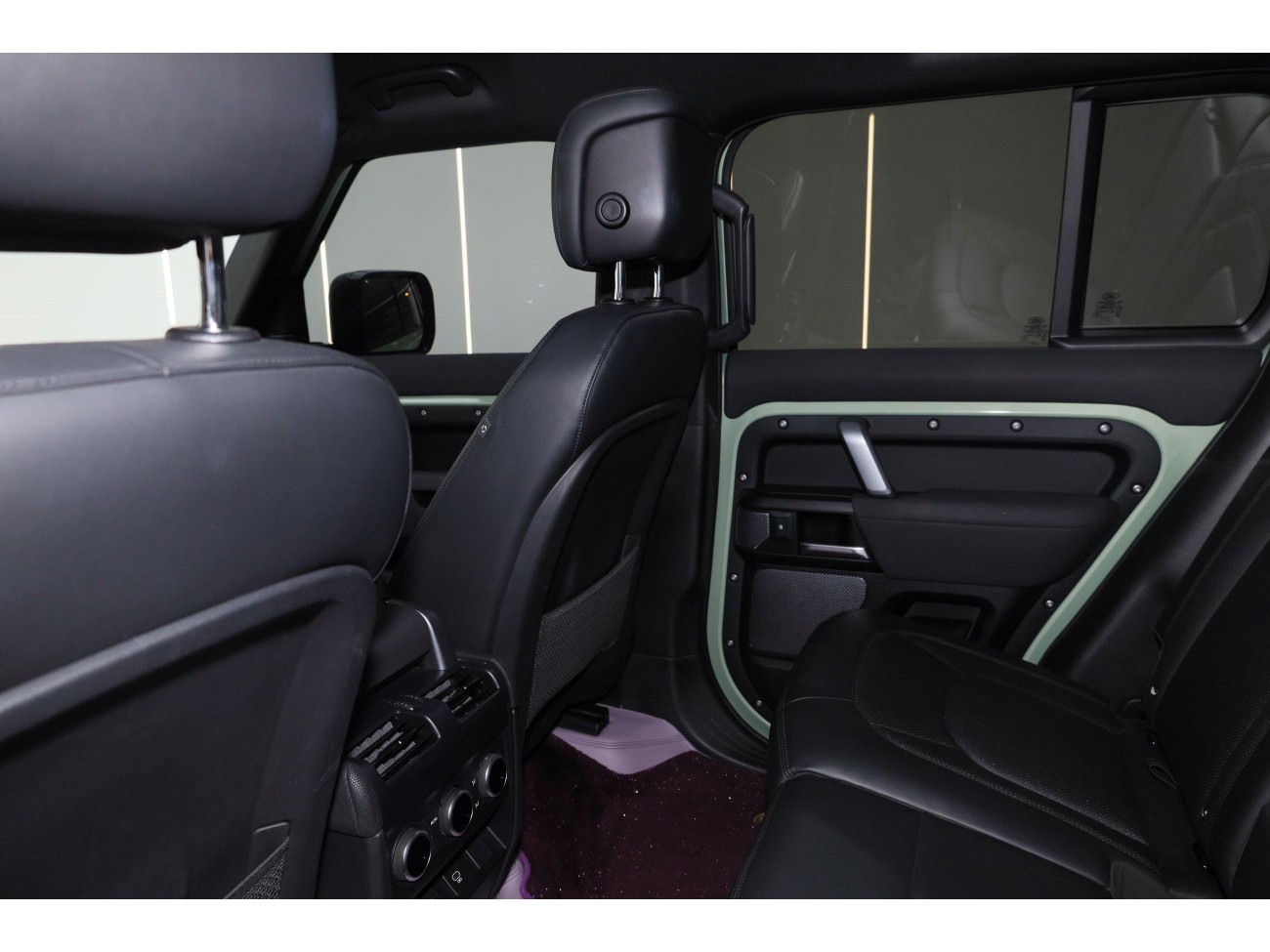 Land Rover Defender 2023