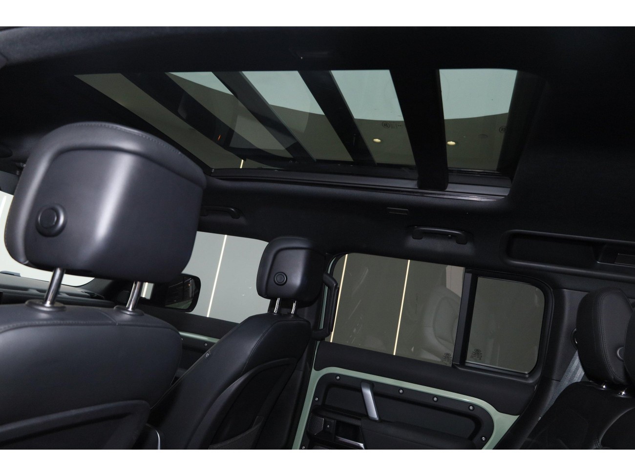 Land Rover Defender 2023