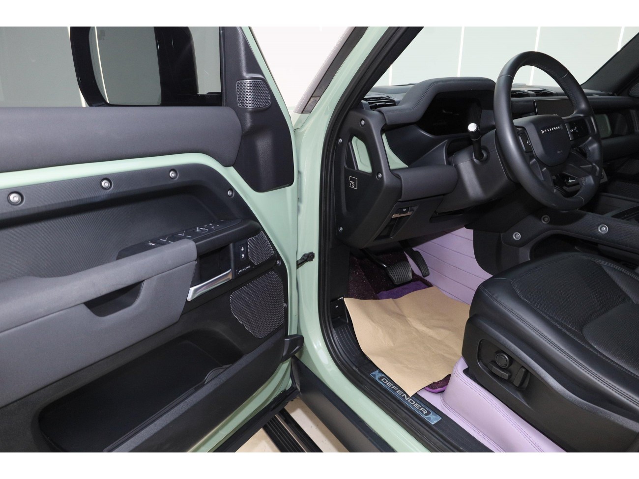 Land Rover Defender 2023