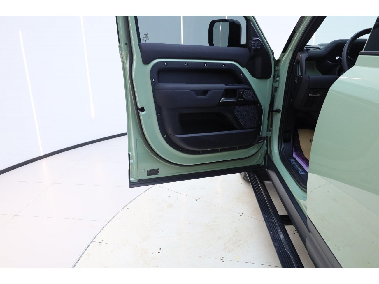 Land Rover Defender 2023