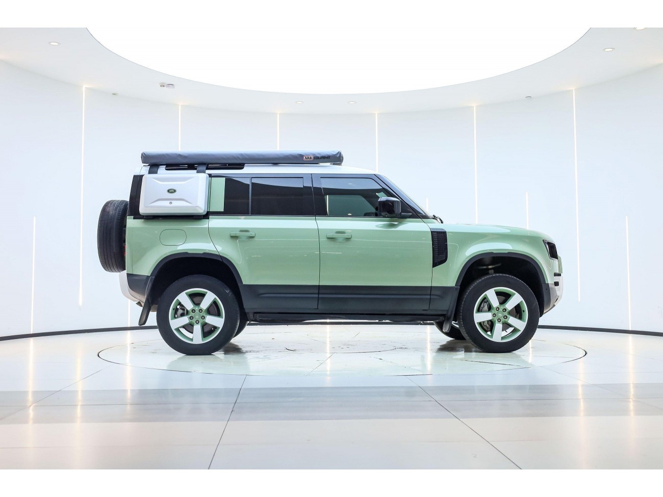 Land Rover Defender 2023