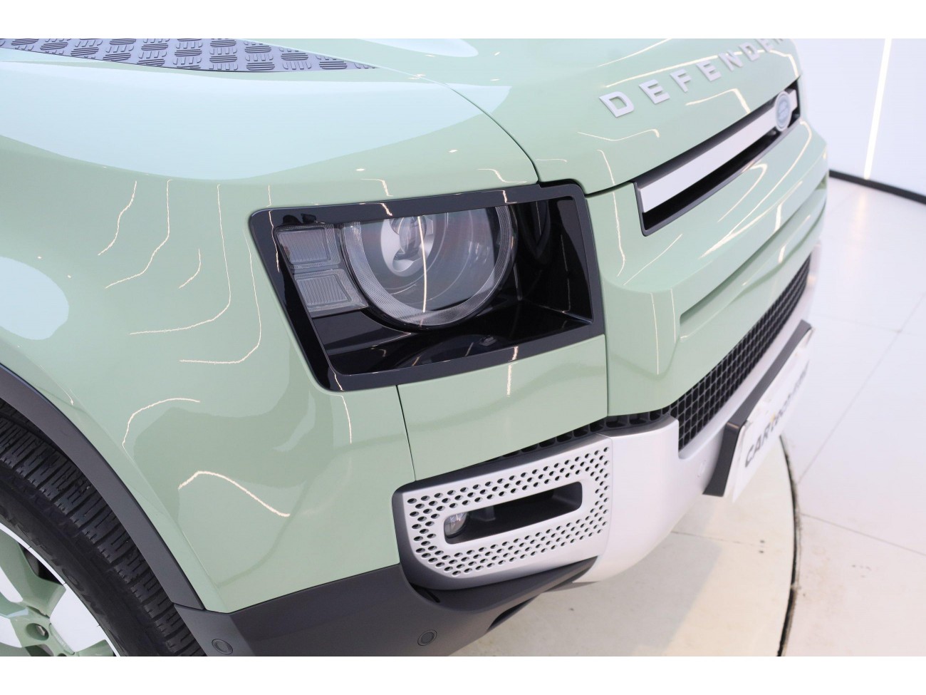 Land Rover Defender 2023