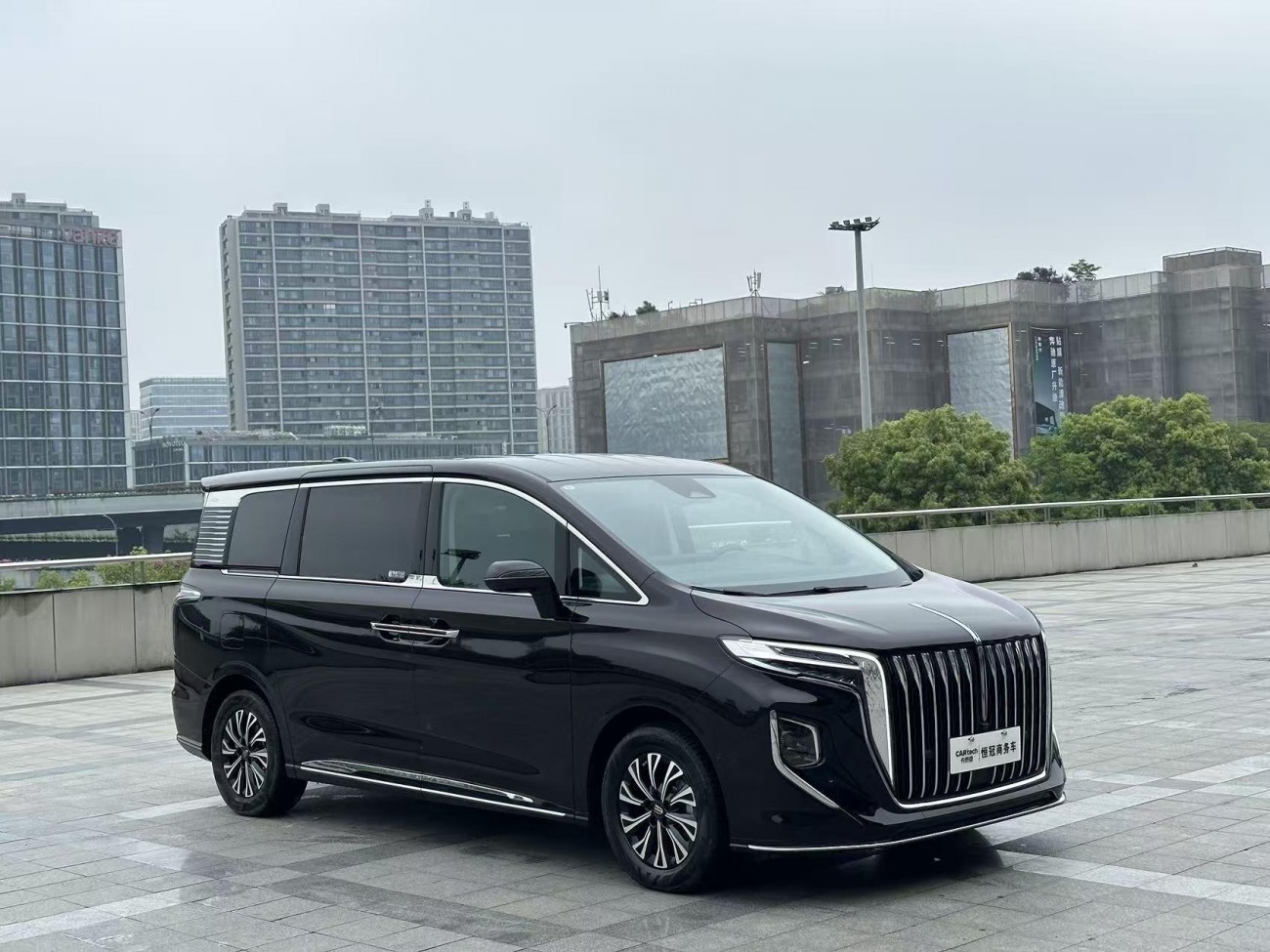 Hongqi HQ9 2024