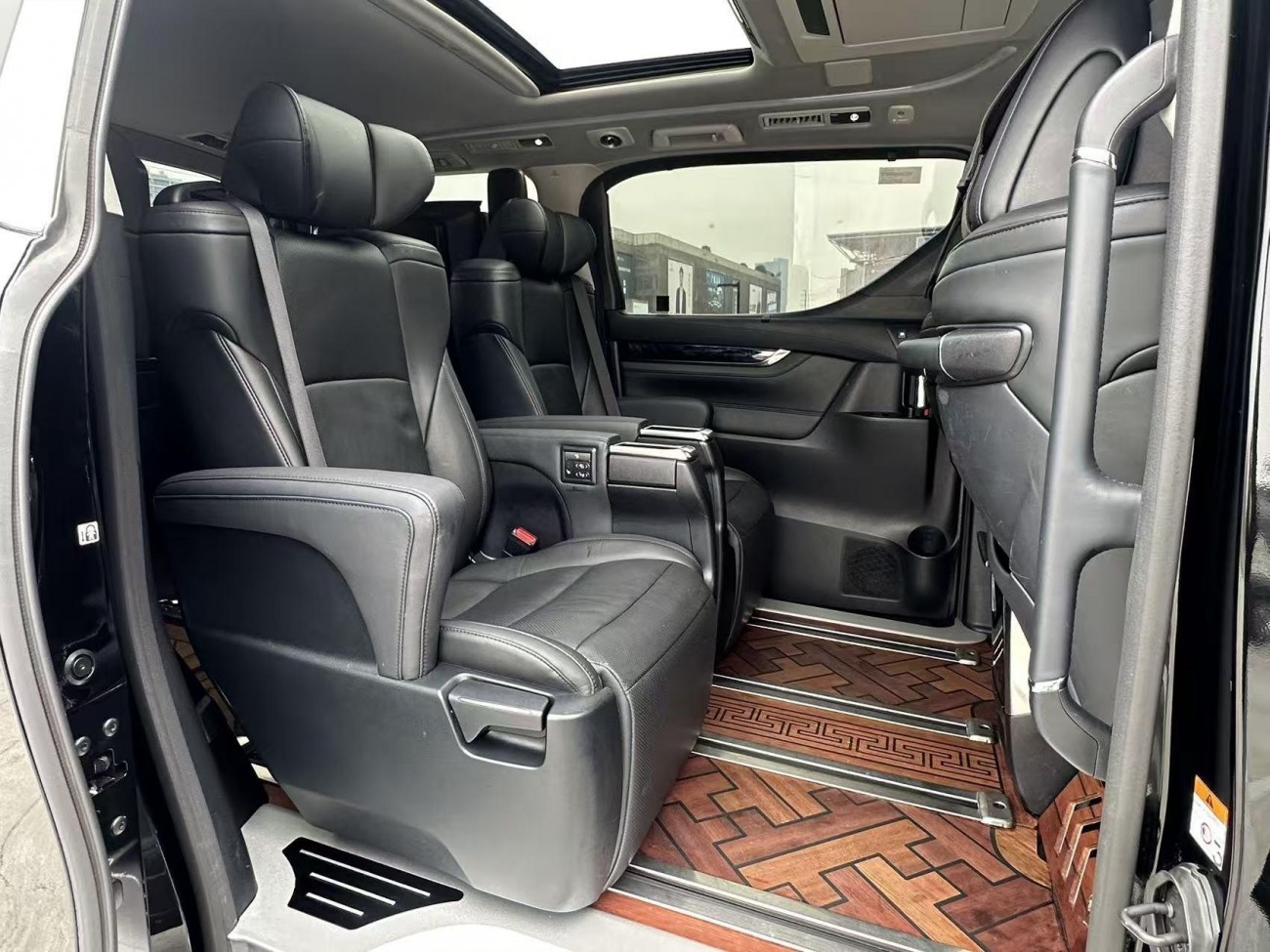 Toyota Vellfire 2023