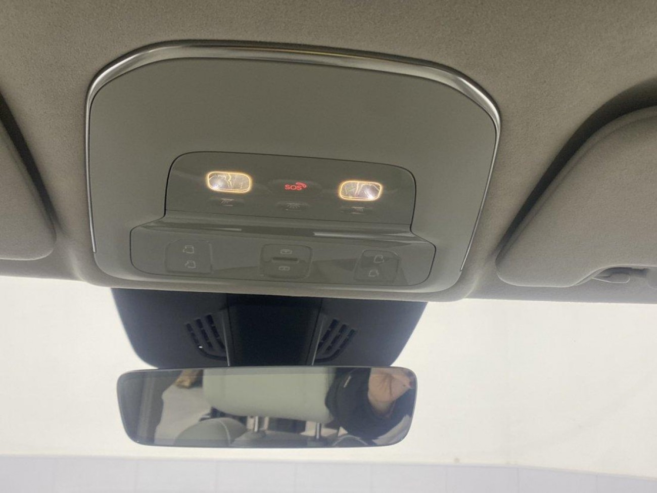 Volvo EM90 2026