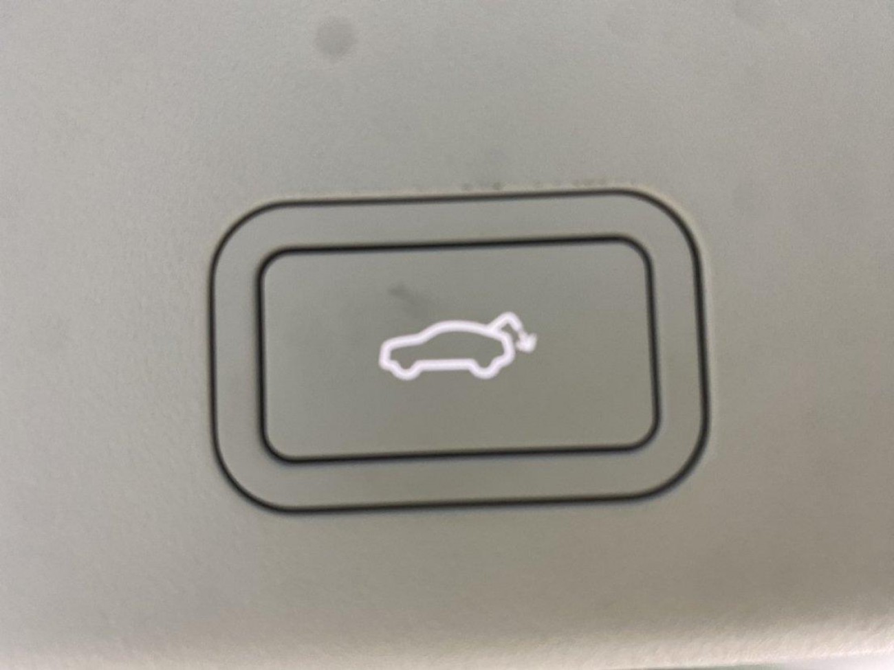 Volvo EM90 2026