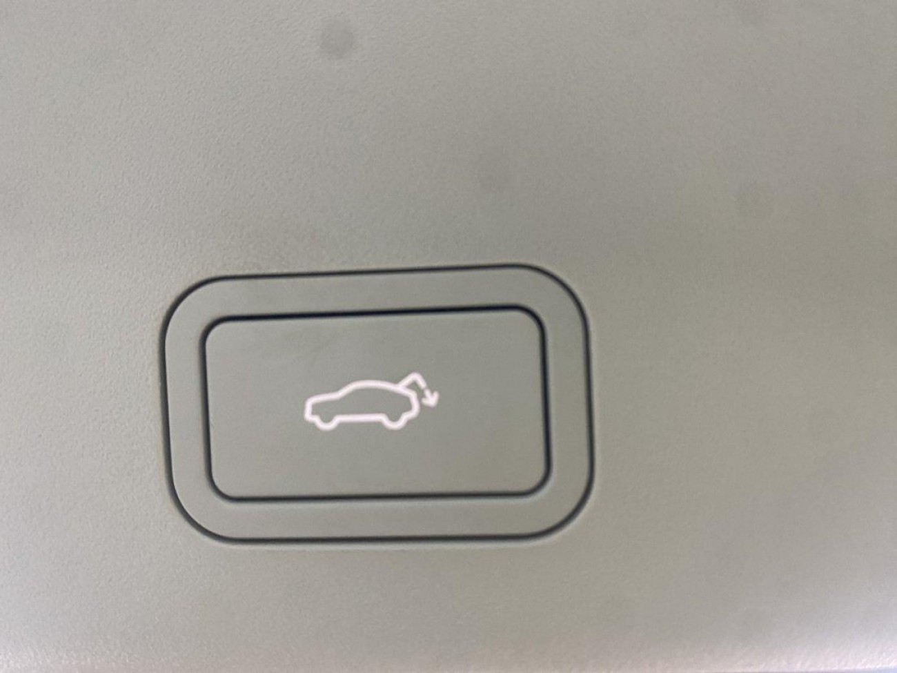 Volvo EM90 2026