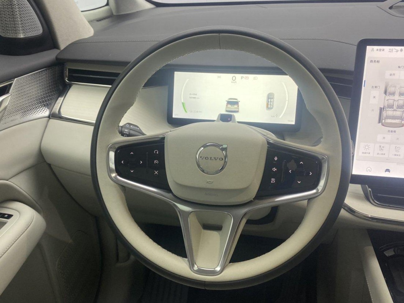Volvo EM90 2026
