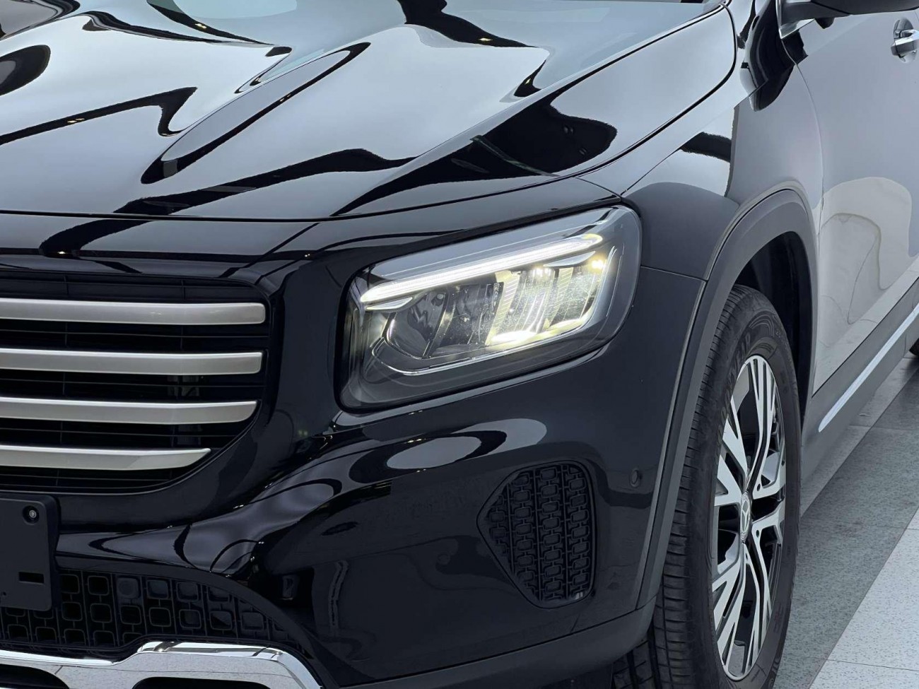 Mercedes-Benz GLB 2025