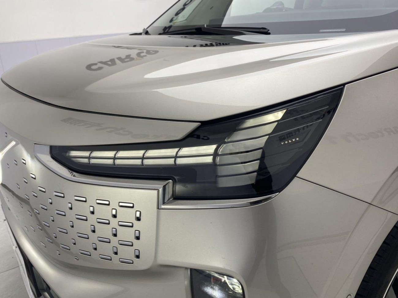Volvo EM90 2026