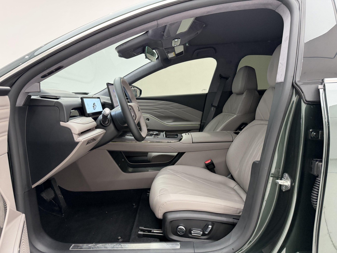 Geely Galaxy 8 2025