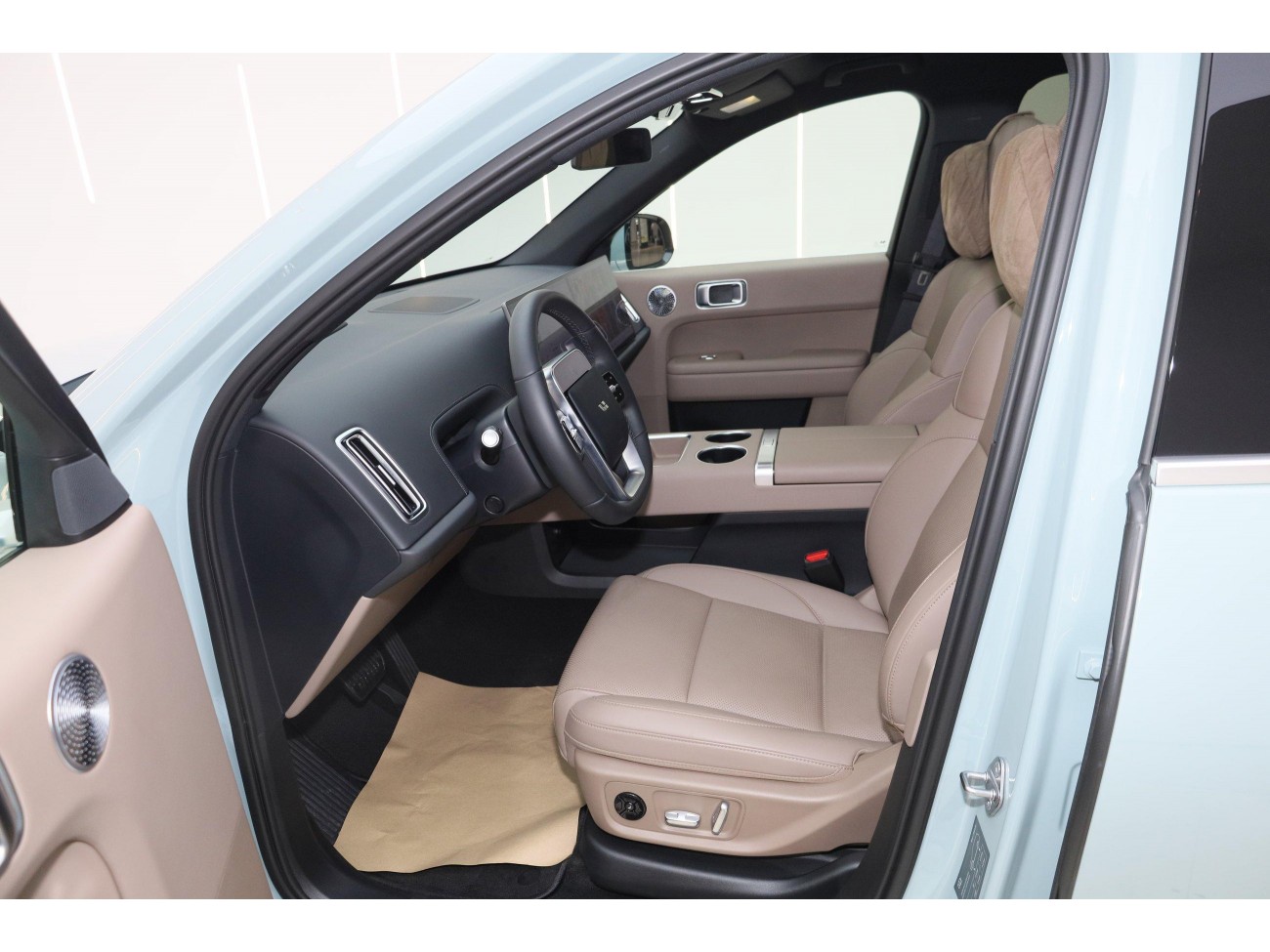 Li Auto L6 2025