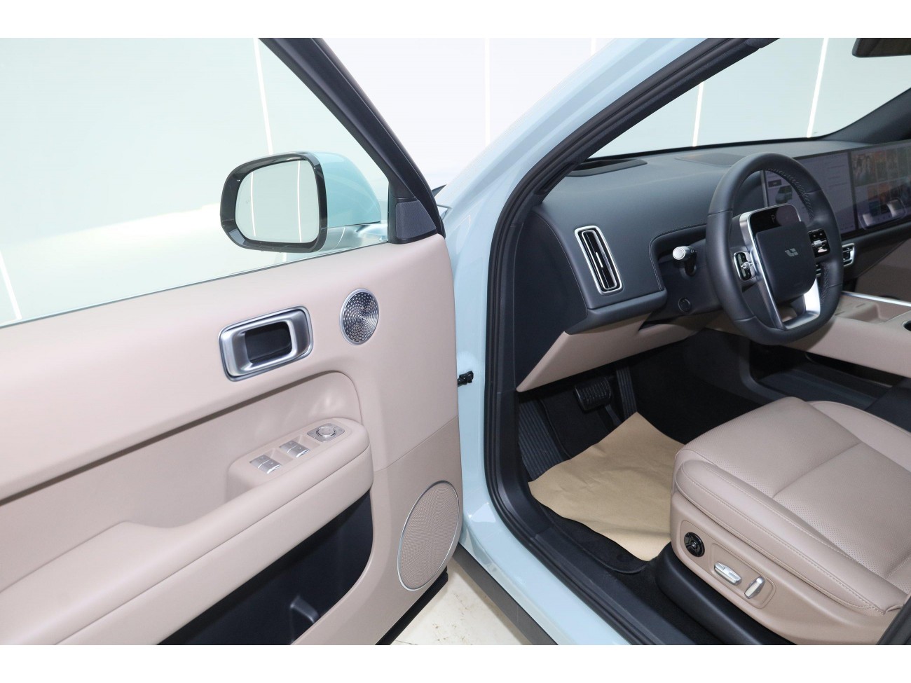 Li Auto L6 2025