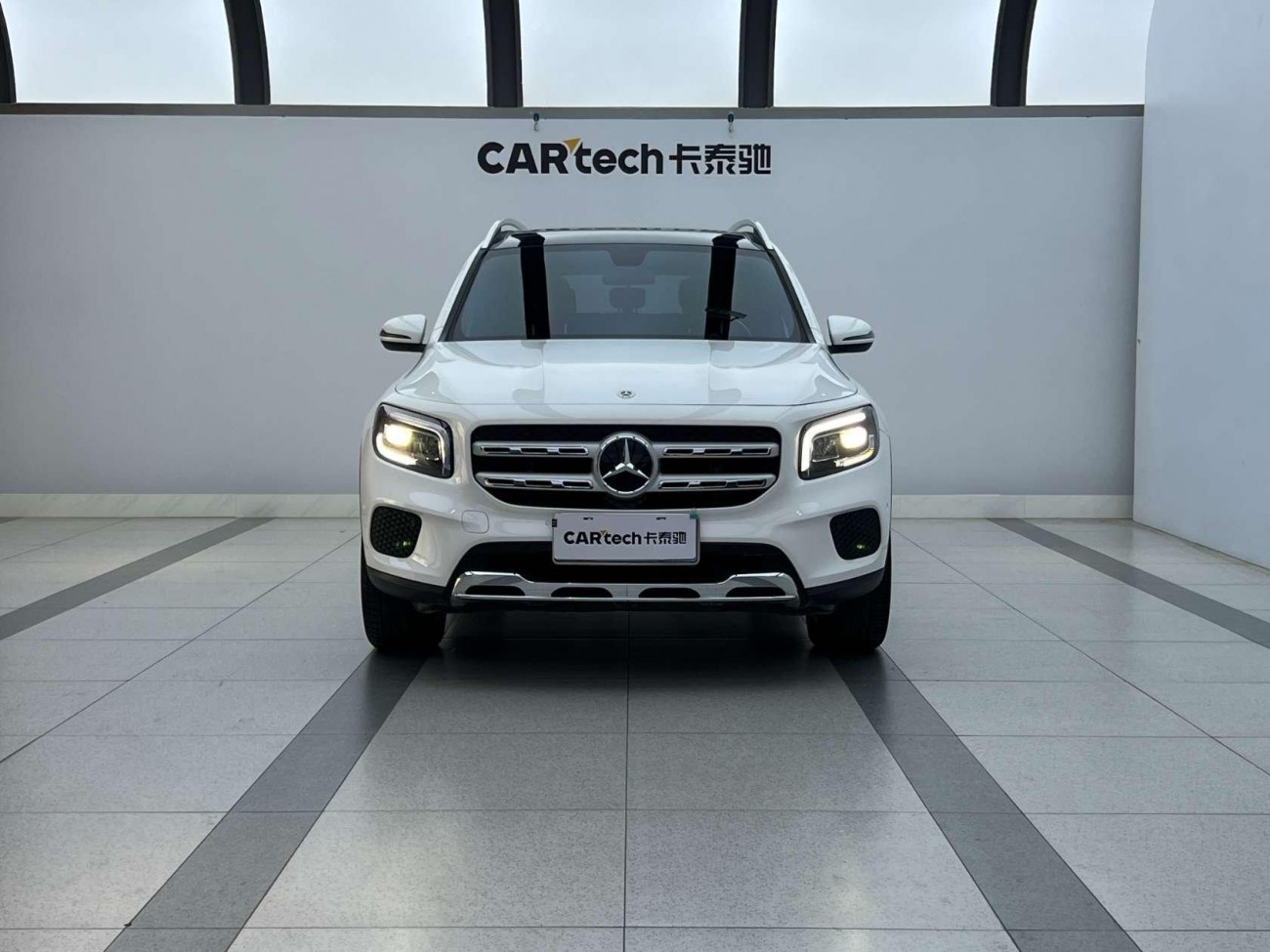 Mercedes-Benz GLB 2023