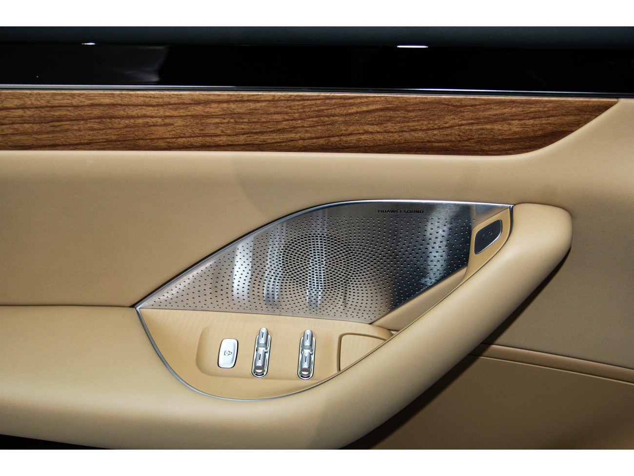 Luxeed R7 2025