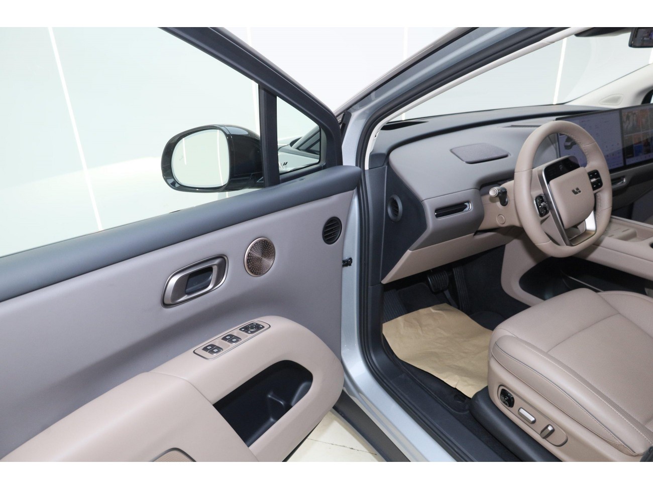 Li Auto i8 2025