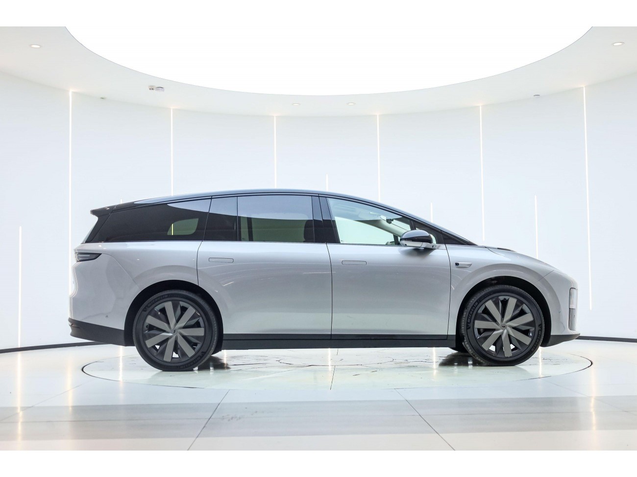 Li Auto i8 2025
